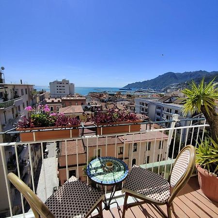 Oasi Al Centro Con Parcheggio Bed & Breakfast Salerno Bagian luar foto