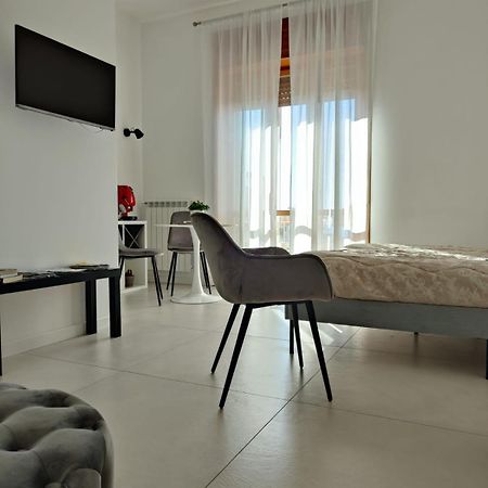Oasi Al Centro Con Parcheggio Bed & Breakfast Salerno Bagian luar foto