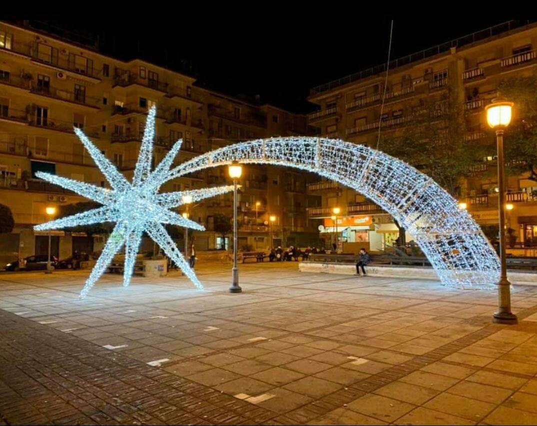 Oasi Al Centro Con Parcheggio Bed & Breakfast Salerno Bagian luar foto