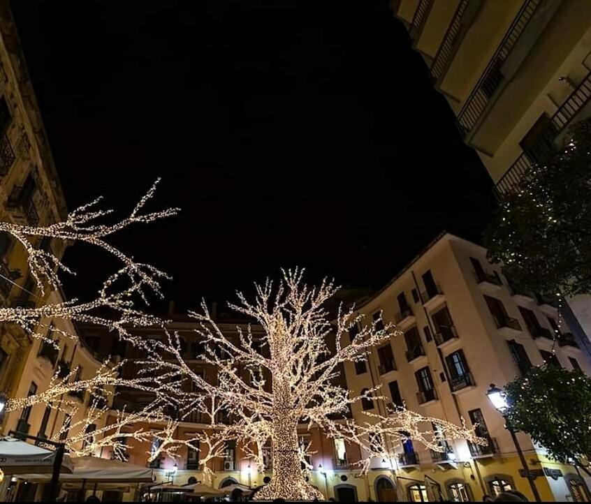 Oasi Al Centro Con Parcheggio Bed & Breakfast Salerno Bagian luar foto