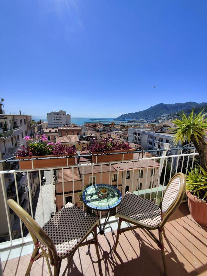 Oasi Al Centro Con Parcheggio Bed & Breakfast Salerno Bagian luar foto
