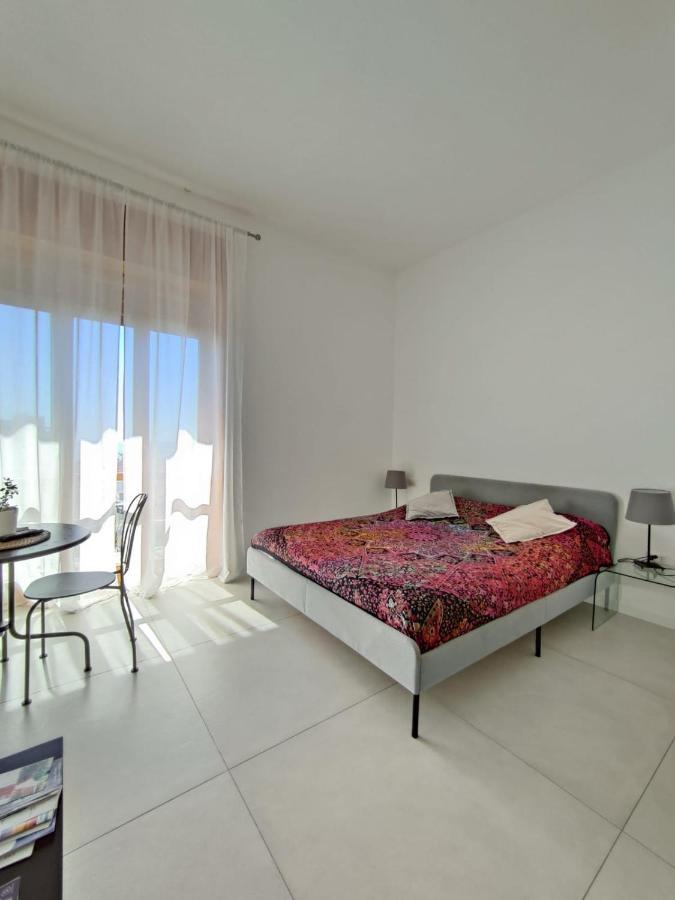 Oasi Al Centro Con Parcheggio Bed & Breakfast Salerno Bagian luar foto