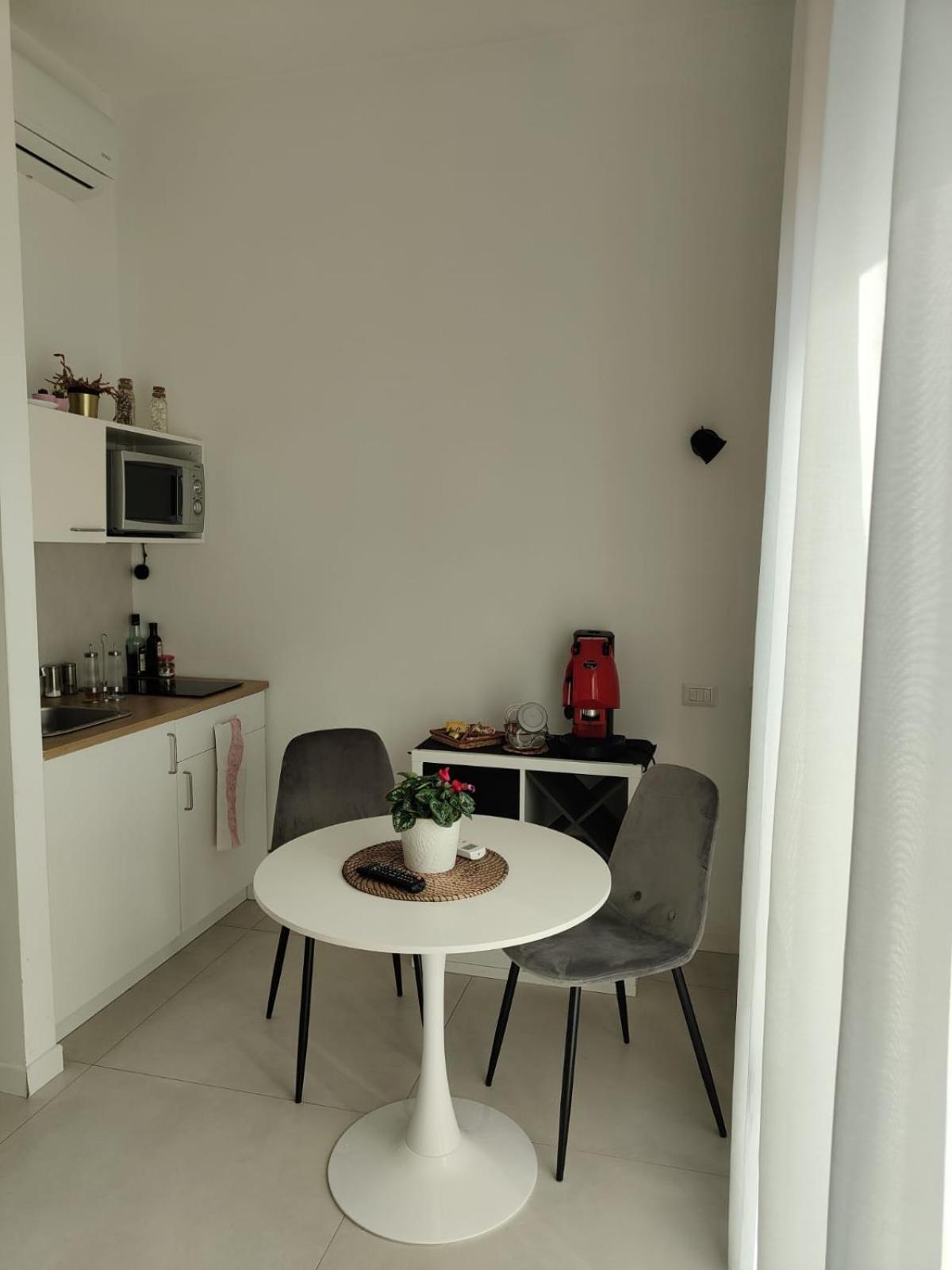 Oasi Al Centro Con Parcheggio Bed & Breakfast Salerno Bagian luar foto