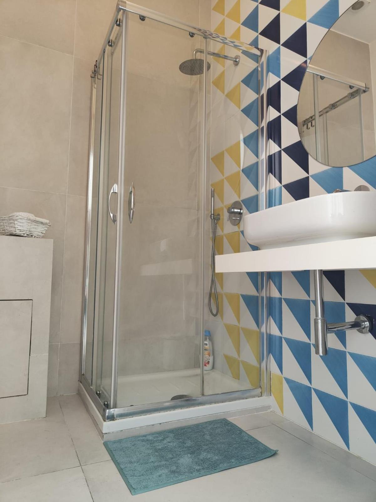 Oasi Al Centro Con Parcheggio Bed & Breakfast Salerno Bagian luar foto