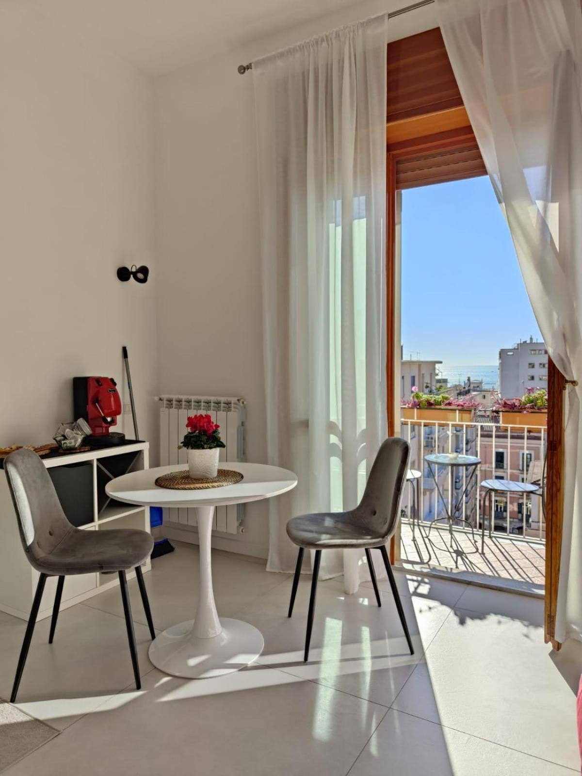 Oasi Al Centro Con Parcheggio Bed & Breakfast Salerno Bagian luar foto