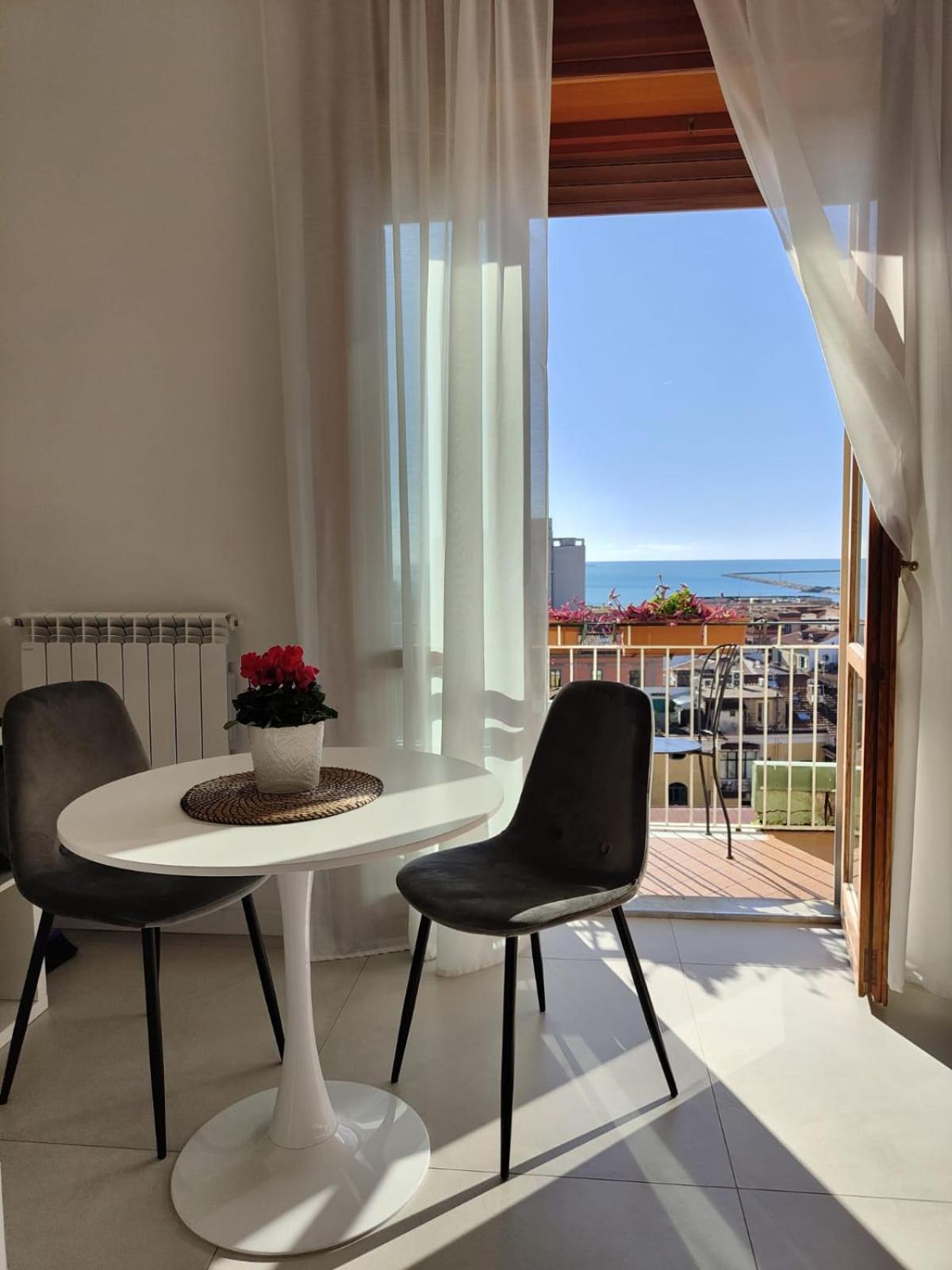 Oasi Al Centro Con Parcheggio Bed & Breakfast Salerno Bagian luar foto